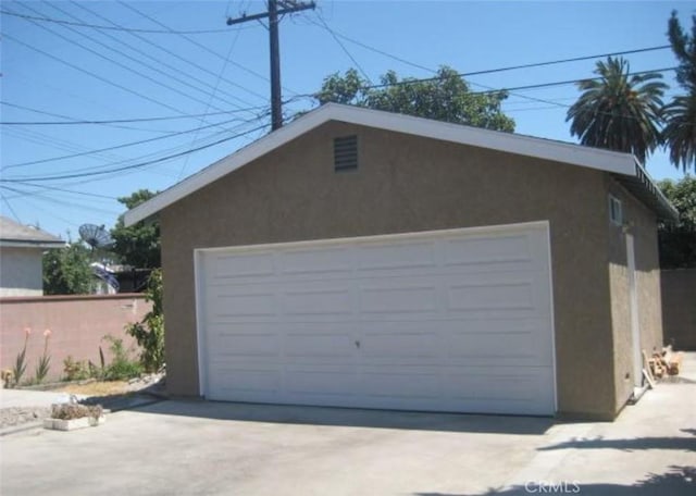 242 E 92nd St, Los Angeles, CA 90003 - view of detached garage