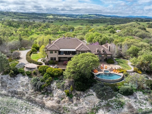 bird's eye view with a wooded view
