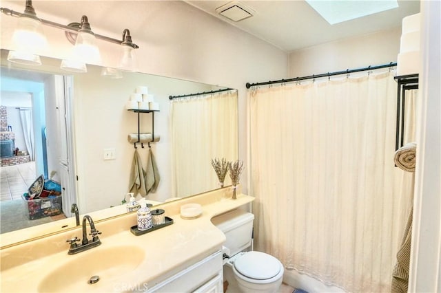 3710 Colonial Cir, Lake Elsinore, CA 92530 - bathroom featuring visible vents, a shower with shower curtain, toilet, vanity, and a skylight