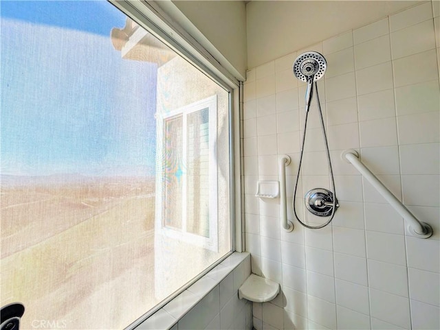 full bathroom featuring tiled shower