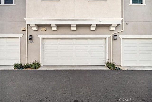 6991 Cottonwood Ln, Buena Park, CA 90621 - view of garage