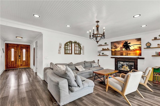 living area with dark wood-type flooring, an inviting chandelier, and crown molding