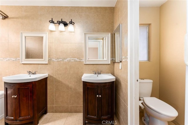 1076 N Ironwood Ave, Rialto, CA 92376 - bathroom with a sink, toilet, and two vanities