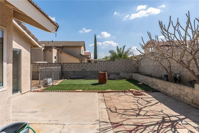 1076 N Ironwood Ave, Rialto, CA 92376 - view of patio / terrace with a fenced backyard