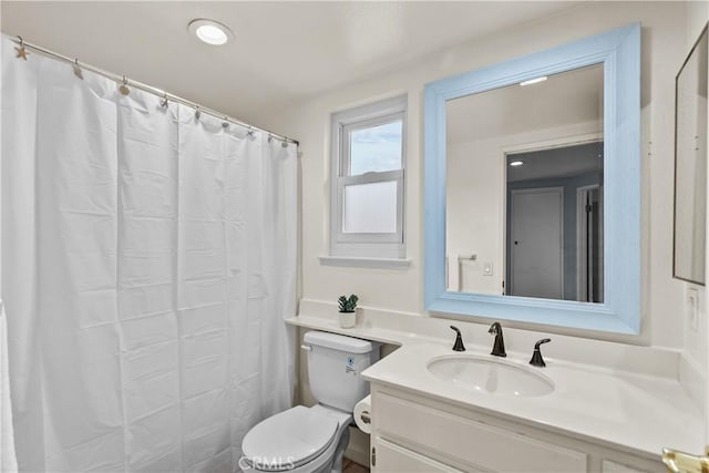 full bath featuring toilet, a shower with curtain, and vanity