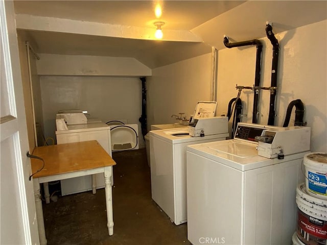 5101 Lindsey Ave, Pico Rivera, CA 90660 - community laundry featuring washer and dryer