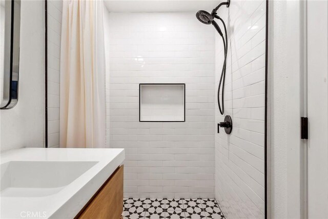 2410 Exposition Pl, Los Angeles, CA 90018 - full bath featuring a shower stall and vanity