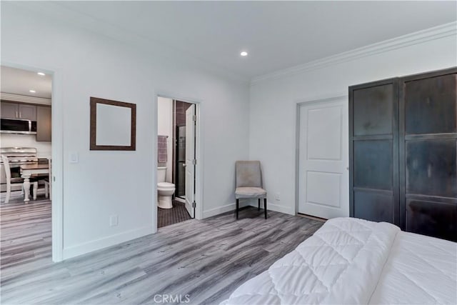 bedroom with crown molding, baseboards, light wood-style floors, and recessed lighting