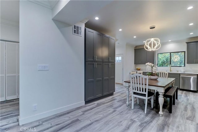 dining space featuring an inviting chandelier, ornamental molding, visible vents, light wood-style floors, and recessed lighting