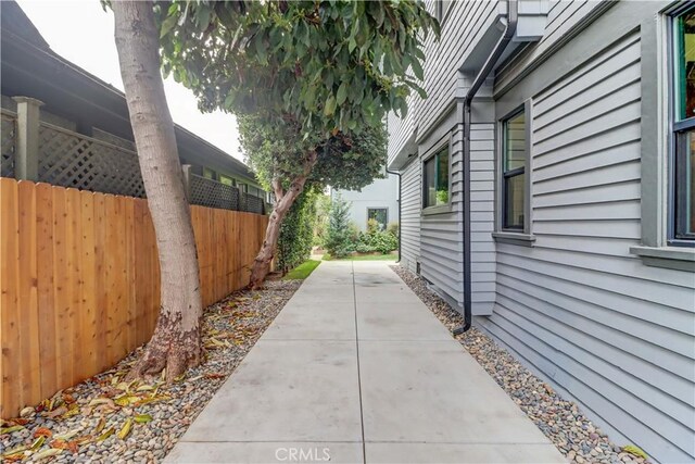 223 N St Andrews Pl, Los Angeles, CA 90004 - view of patio / terrace