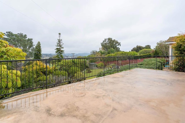 557 Canyon Dr, Solana Beach, CA 92075 - view of patio / terrace featuring fence