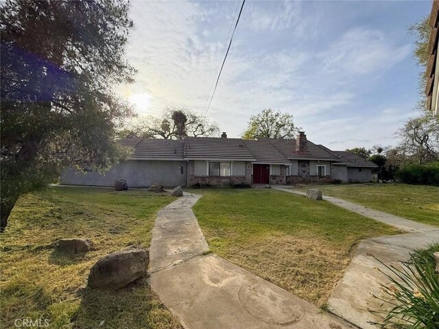 47409 Thunderhill Ln, Squaw Valley, CA 93675 - ranch-style home with a front lawn, a chimney, a tile roof, and stucco siding