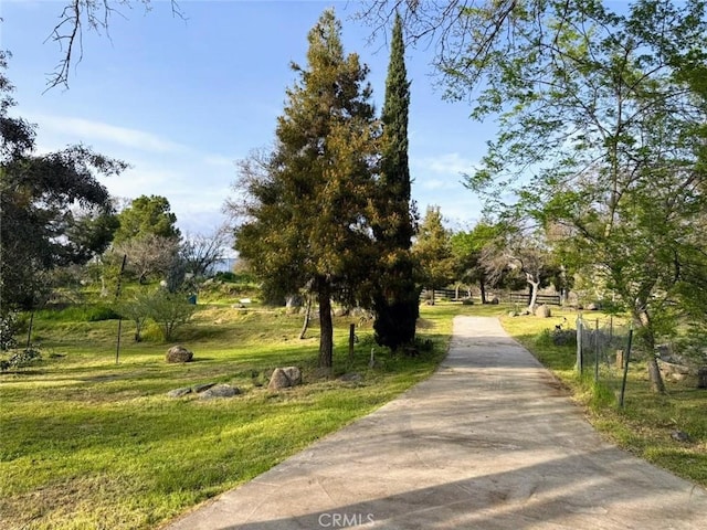 47409 Thunderhill Ln, Squaw Valley, CA 93675 - view of home's community with concrete driveway and a lawn