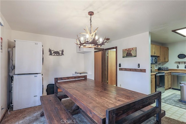 dining area with an inviting chandelier