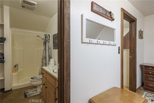 bathroom featuring toilet, a shower with shower curtain, and vanity