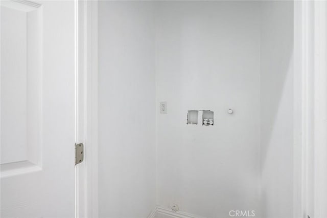 528 W 43rd St, Los Angeles, CA 90037 - laundry room with gas dryer hookup and hookup for a washing machine