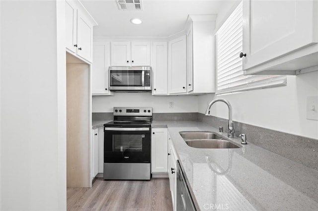 kitchen featuring a sink, visible vents, white cabinets, and appliances with stainless steel finishes