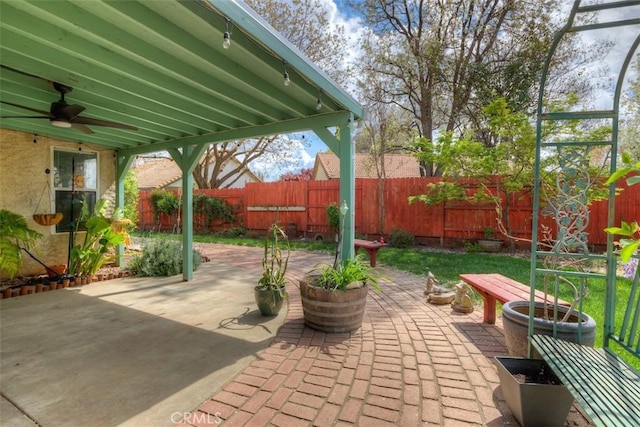 view of patio featuring a fenced backyard and a ceiling fan