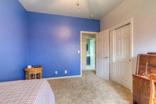 bedroom featuring carpet floors, baseboards, and a closet