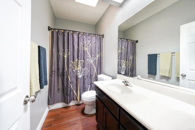 25318 Kerri Ln, Ramona, CA 92065 - bathroom featuring a shower with curtain, toilet, wood finished floors, and vanity