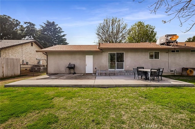 295 Chestnut Ave, Red Bluff, CA 96080 - back of house with a patio area, cooling unit, stucco siding, fence, and a yard