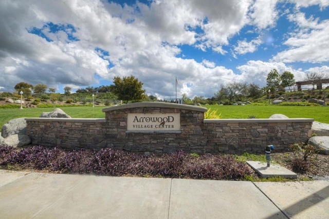 1140 Parkview Dr, Oceanside, CA 92057 - community sign featuring a lawn