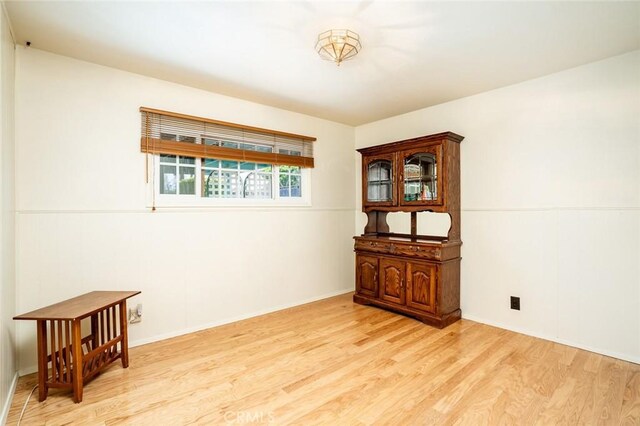 16372 Hollywood Ln, Huntington Beach, CA 92649 - unfurnished room with wood finished floors