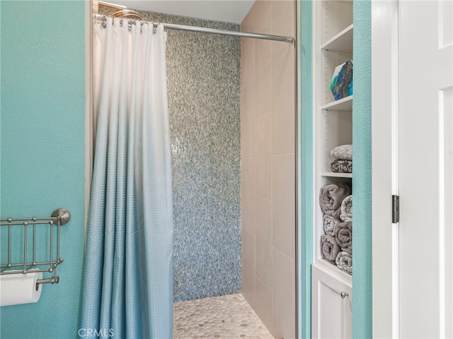2155 Florence Ave, San Luis Obispo, CA 93401 - full bath featuring tiled shower