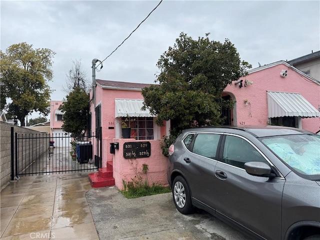 529 W 56th St, Los Angeles, CA 90037 - view of front of home with a gate, stucco siding, and fence