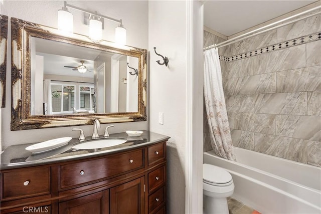 bathroom with shower / tub combo with curtain, toilet, ceiling fan, and vanity