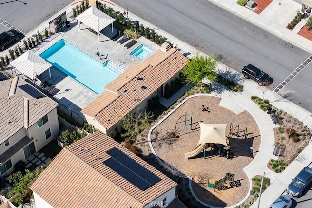 972 W Jasmine Way, Rialto, CA 92376 - aerial view of a pool area