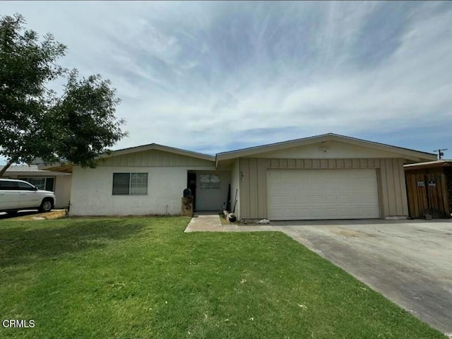 391 N 9th St, Blythe, CA 92225 - ranch-style home with driveway, a front yard, and a garage