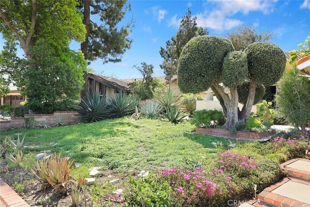 13771 De Garmo Ave, Rancho Cascades, CA 91342 - view of grassy yard