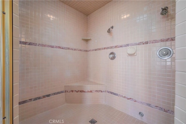 8113 Newcastle Dr, Whittier, CA 90605 - bathroom featuring tiled shower