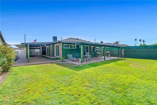 7451 Western Ave, Buena Park, CA 90620 - rear view of property featuring a yard, a patio, and a fenced backyard