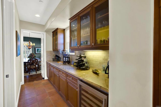 11443 Stockwood Cv, San Diego, CA 92131 - indoor dry bar with wine cooler, tasteful backsplash, a chandelier, dark tile patterned flooring, and recessed lighting