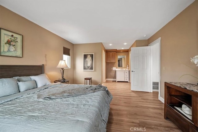 bedroom with baseboards, visible vents, recessed lighting, and light wood-type flooring