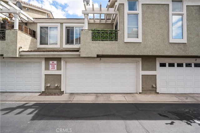 view of front of home featuring a garage and stucco siding