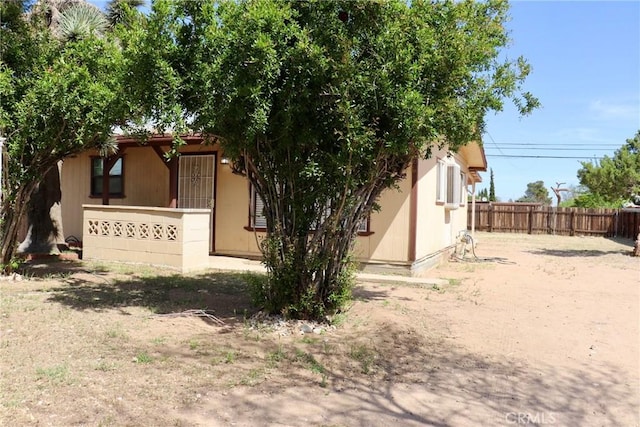 16226 Pine St, Hesperia, CA 92345 - exterior space featuring fence