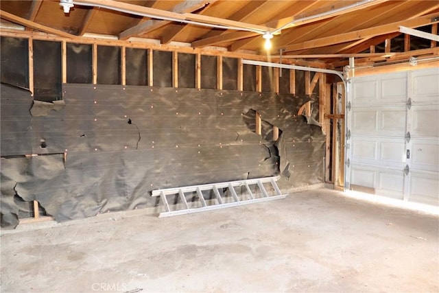 16226 Pine St, Hesperia, CA 92345 - view of garage