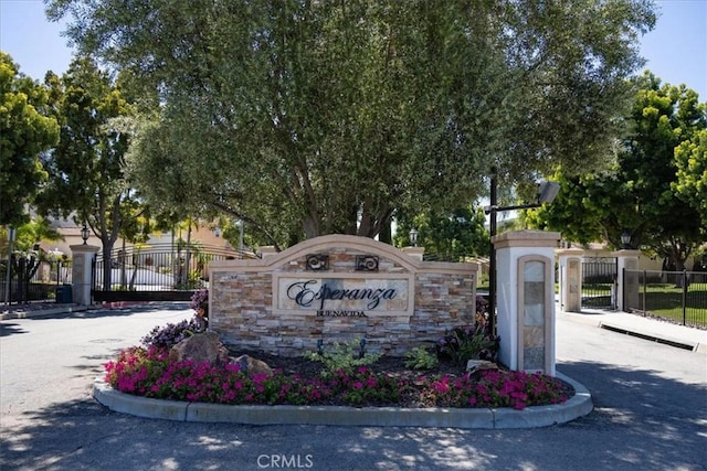 391 Camino Carta, San Marcos, CA 92078 - community / neighborhood sign with fence