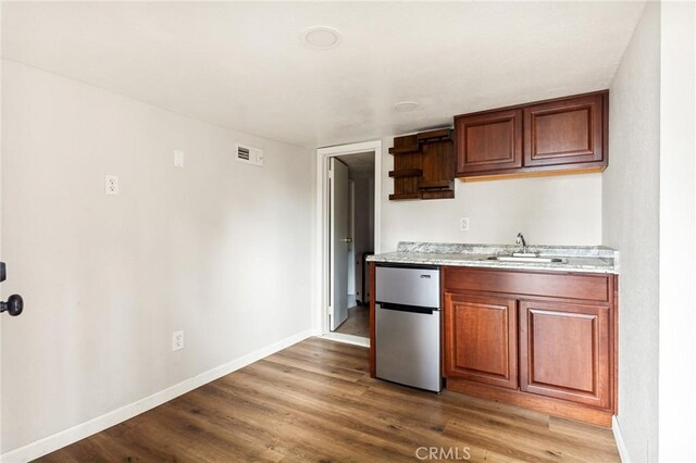 31662 Panorama Dr, Running Springs, CA 92382 - kitchen featuring freestanding refrigerator, a sink, baseboards, and wood finished floors