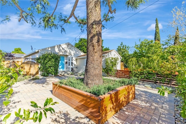 1012 S 11th St, San Jose, CA 95112 - view of patio / terrace with fence and entry steps