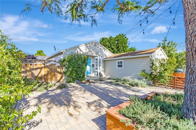 1012 S 11th St, San Jose, CA 95112 - view of front of property featuring fence and a patio