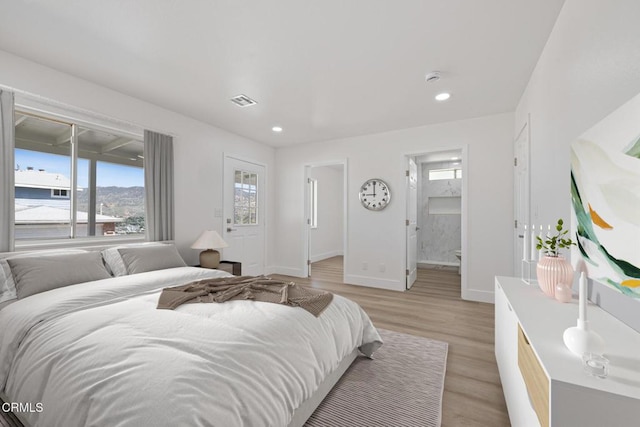 bedroom featuring baseboards, light wood-style flooring, visible vents, and recessed lighting