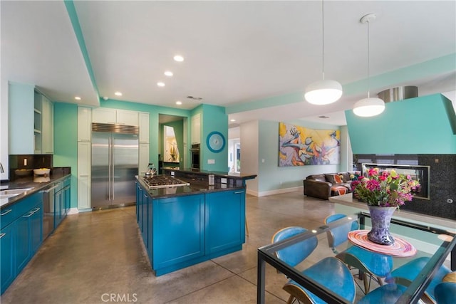 kitchen with concrete floors, recessed lighting, appliances with stainless steel finishes, a sink, and dark countertops