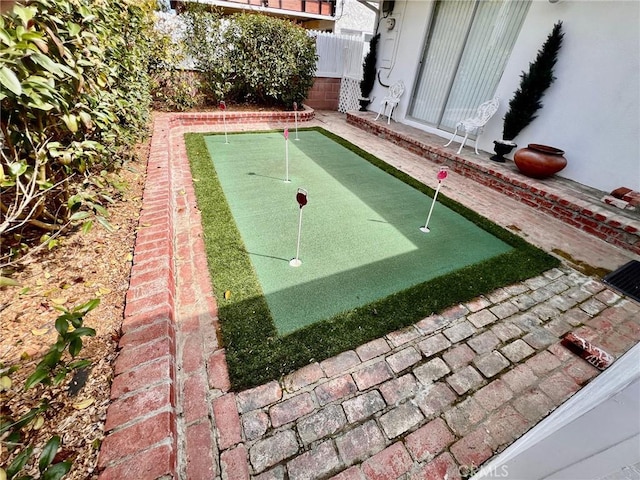 2117 Glenn St, Los Osos, CA 93402 - surrounding community featuring a putting area