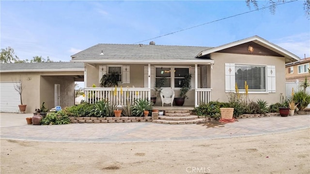 681 E Washington Ave, San Jacinto, CA 92583 - bungalow-style house with covered porch, stucco siding, and driveway
