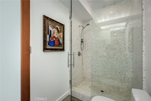 1503 Skylark Ln, Los Angeles, CA 90069 - full bathroom featuring toilet and a shower stall