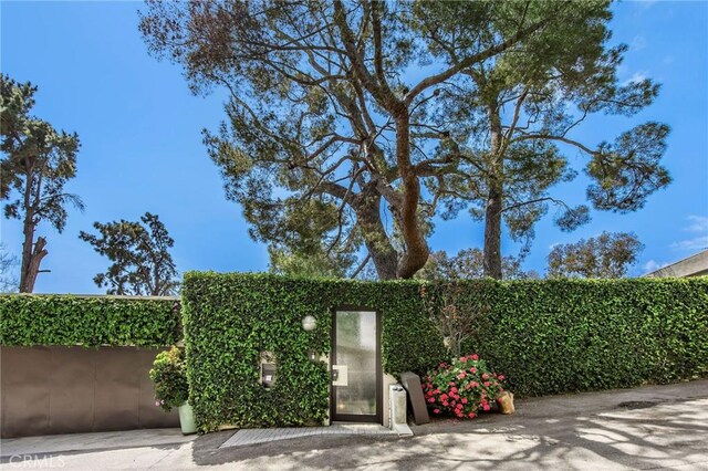 1503 Skylark Ln, Los Angeles, CA 90069 - view of property's community